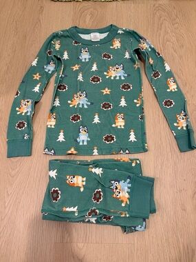 Hanna Andersson Bluey holiday long john  pajama set size 6-7